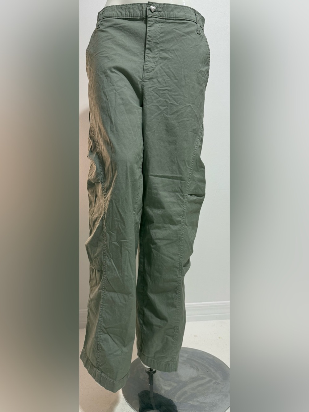 NWOT Celebrity Pink Olive Straight-Leg Cargo Pants